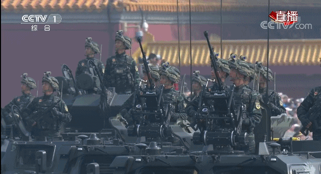 日本镜头下的中国阅兵
