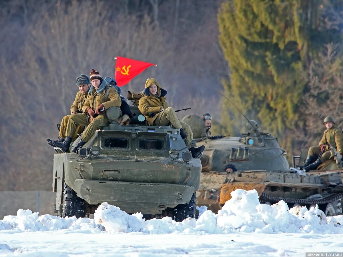 俄罗斯人逼真还原当年战斗的场景——上海热线军事频道