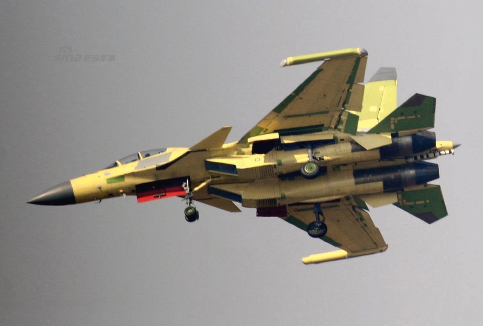 我军"电战咆哮鲨"歼-15d再亮新照——上海热线军事频道