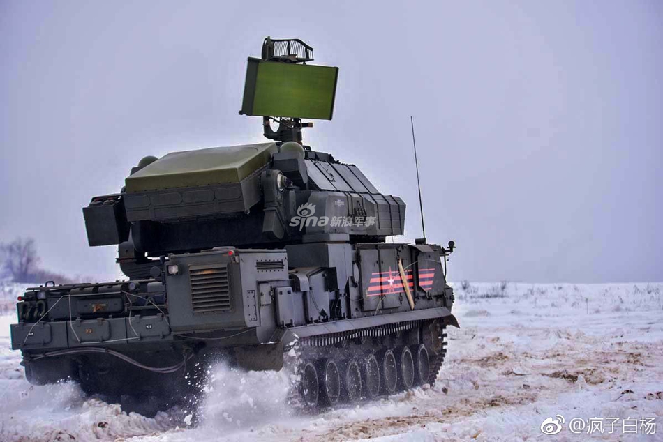 内部操控台细节曝光俄军道尔防空导弹系统战备检查