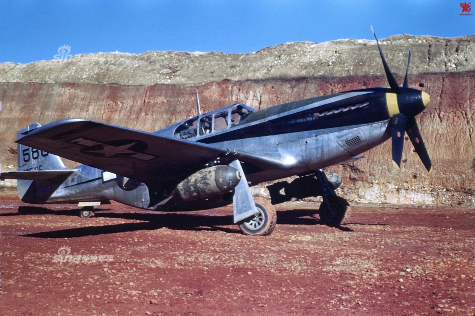 老照片在中国参加抗战的美军p51战机