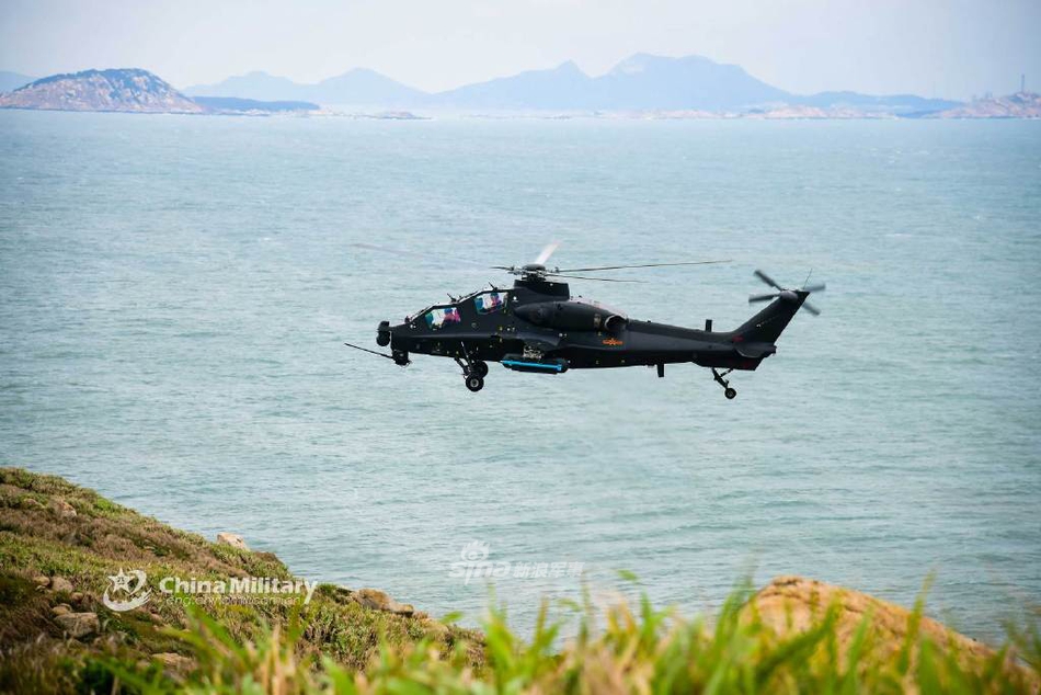 海上燃起霹靂火我陸航武直10越海穿島猛練低空突防