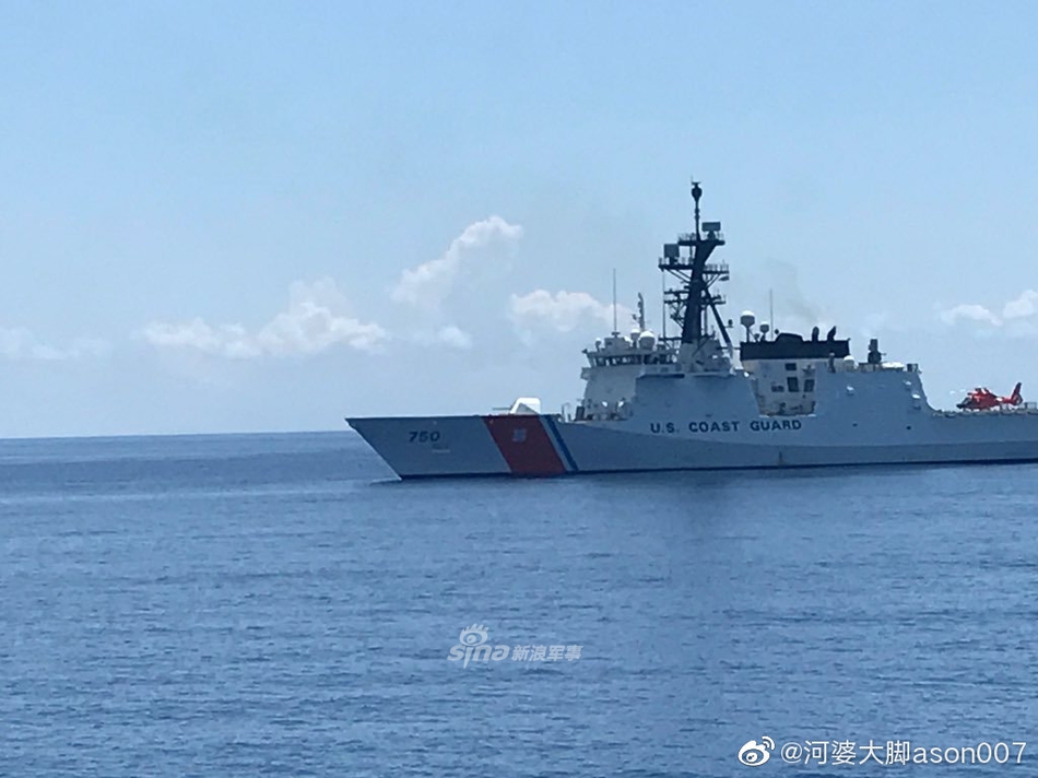 看着你表演中国2海警船近距离监视美菲巡逻舰演练