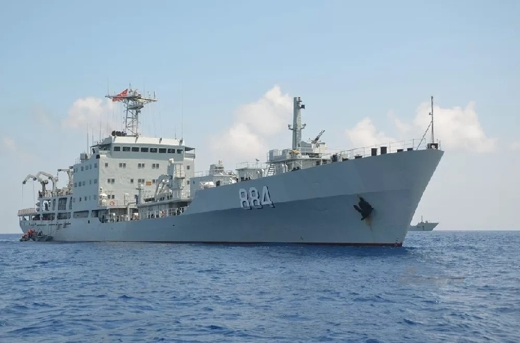 曾是南沙生命线我军首代岛礁补给舰镜泊湖号退役