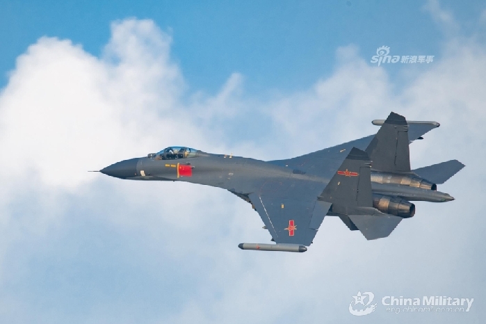 等换苏35还是歼20?我南部战区某旅歼11a空中出击