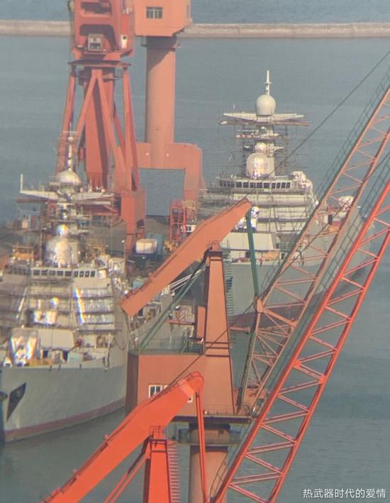 大连船厂曝新照:国产航母和055大驱又有新动作(图)——上海热线军事频道