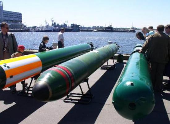 鱼雷发射后尾部那根线有何用可提高攻击命中精度