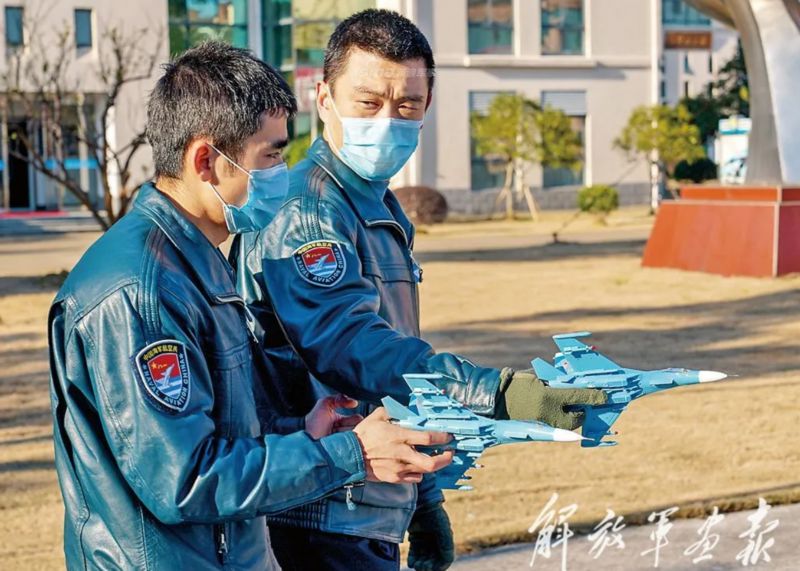 双宿双飞白头鹰!东海舰队航空兵苏30MK2挂弹练实战——上海热线军事频道