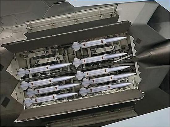 中国研发新武器尺寸小射程远歼20弹仓可以装12枚