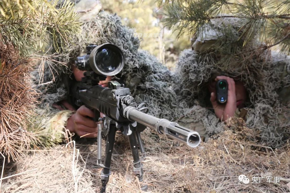 狙击手是隐形杀手根据周围环境隐藏自己不要被敌人发现是需要必蹦的