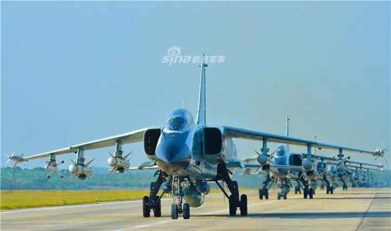 为歼16站好最后一班岗南海舰队飞豹战机大象漫步