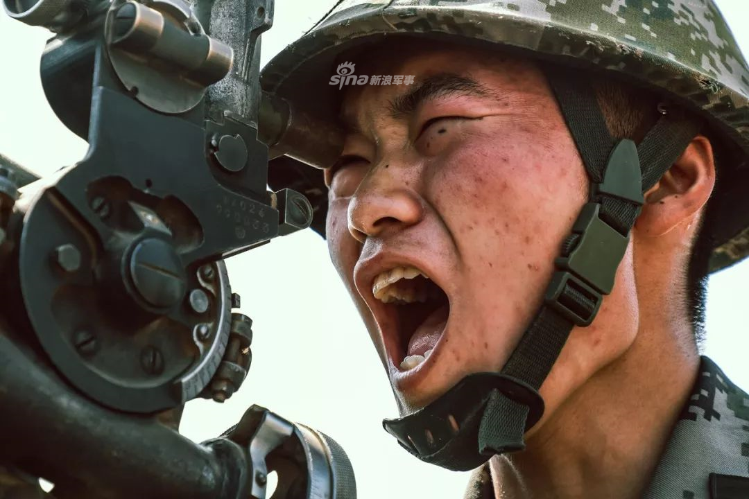 d30精准打击陆军某部组织多型火炮昼夜实弹射击