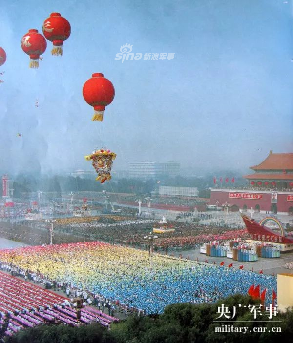 回顾1984年国庆阅兵:中国战略导弹第一次揭开神秘面纱