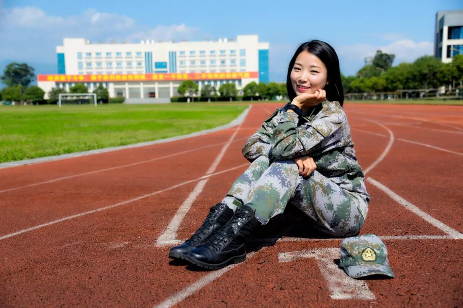 陆军女兵训练图片图片