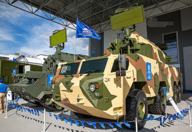 跟我红旗17a比个高下俄展出轮式底盘道尔m2防空系统