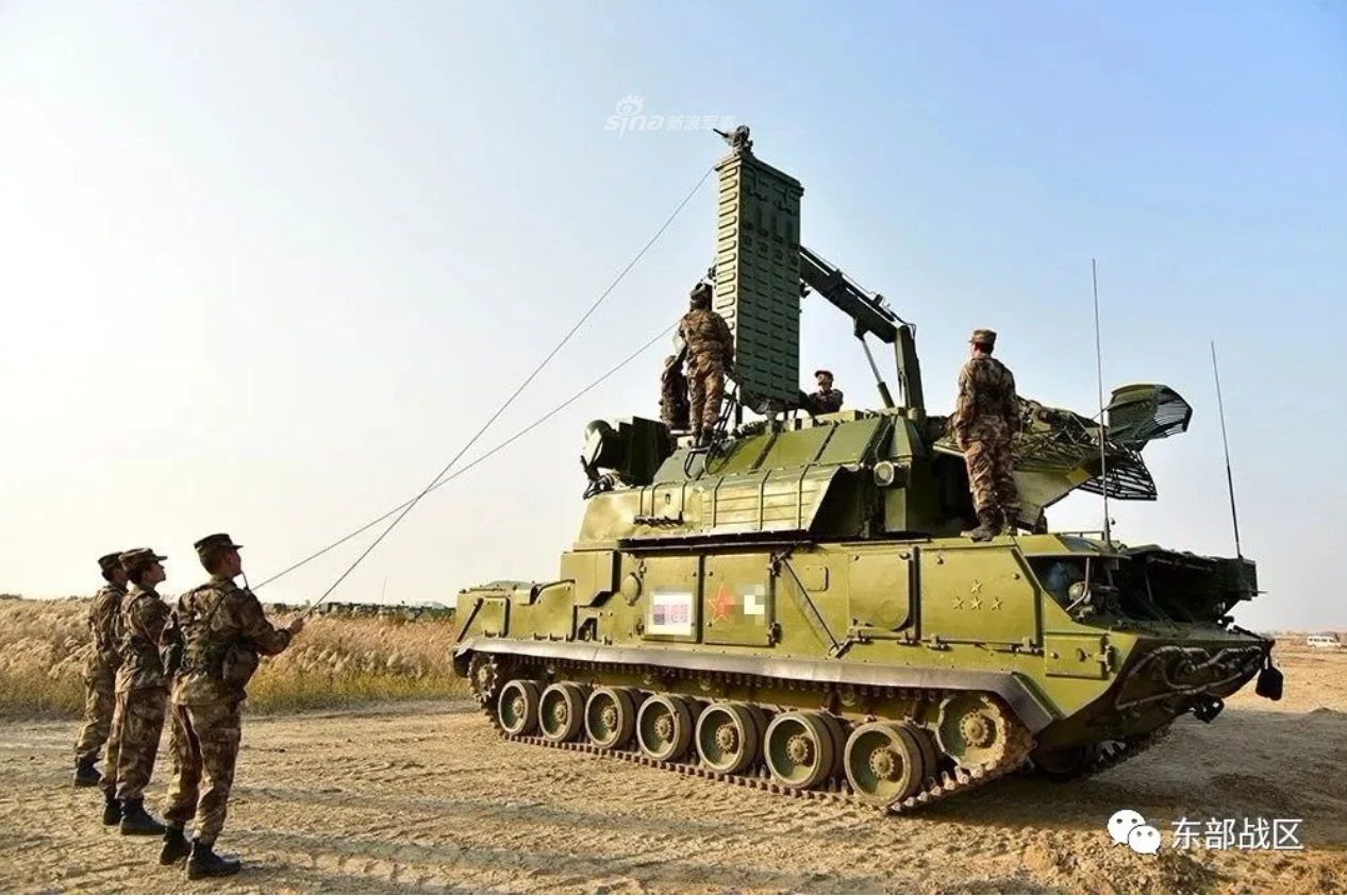 利刃出鞘我陆军防空兵熟练操控红旗17大漠实射